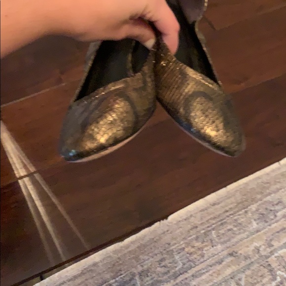 Vera wang metallic snake pattern flats - Picture 3 of 3